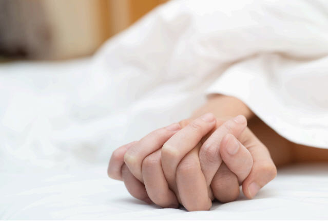 Creating a romantic first night atmosphere – intimacy tips for newlyweds